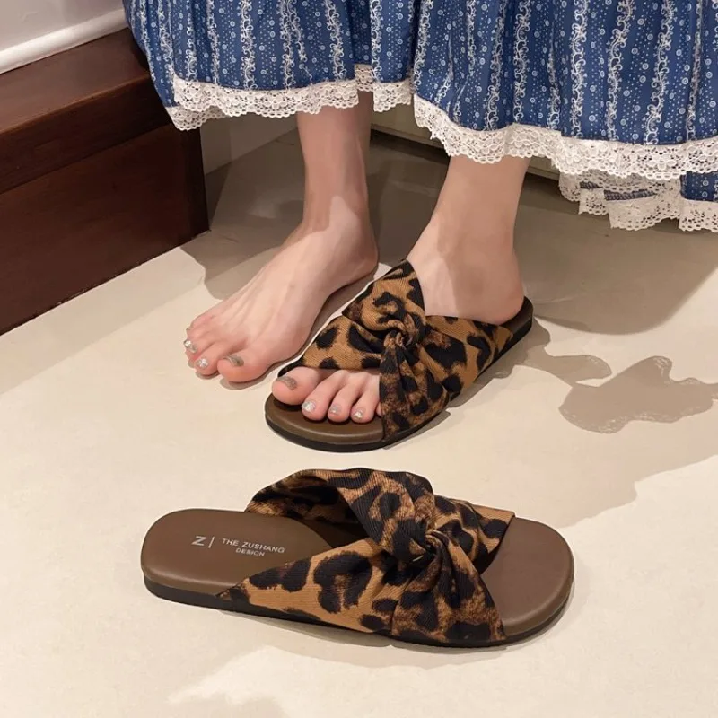 

Women Leopard Slippers Flats Sandals Casual Shoes 2026 Summer Trend Open Toe Comfort