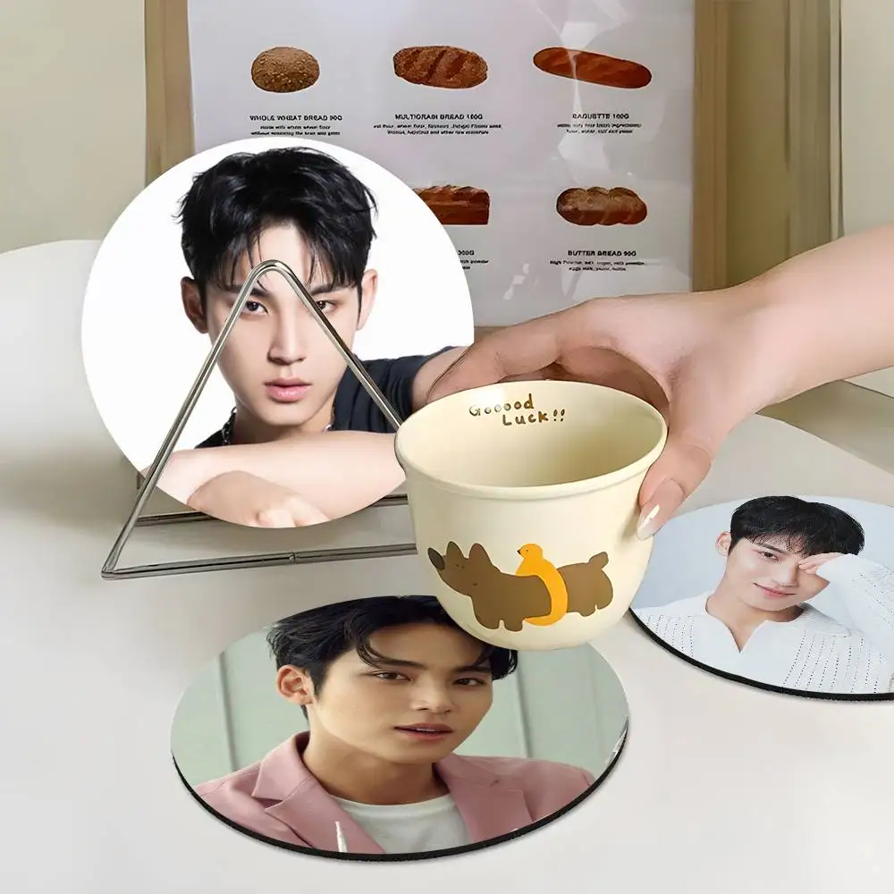 

1pc Singer M-Mingyu Wooden Coaster Colour Printing Cup Mat Home Desk Decoration Gifts
