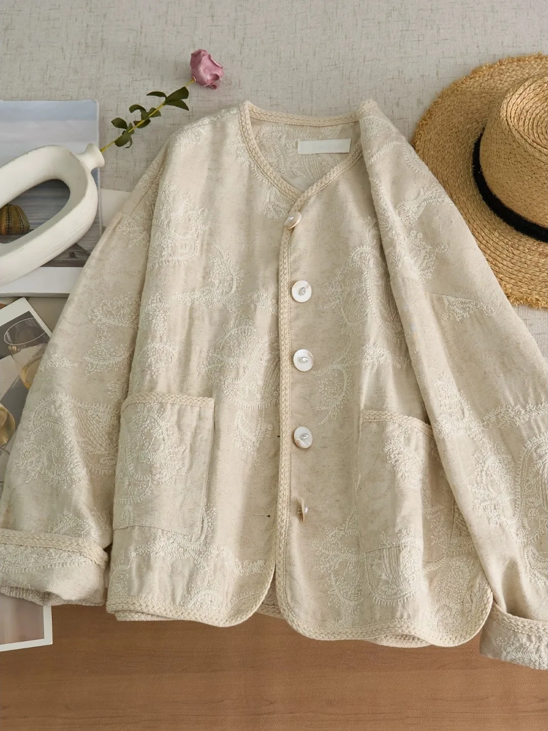 

Бежевая женская куртка с объемной вышивкой, весенне-осенняя, повседневная, элегантная, свободного кроя, модная, премиум-класса