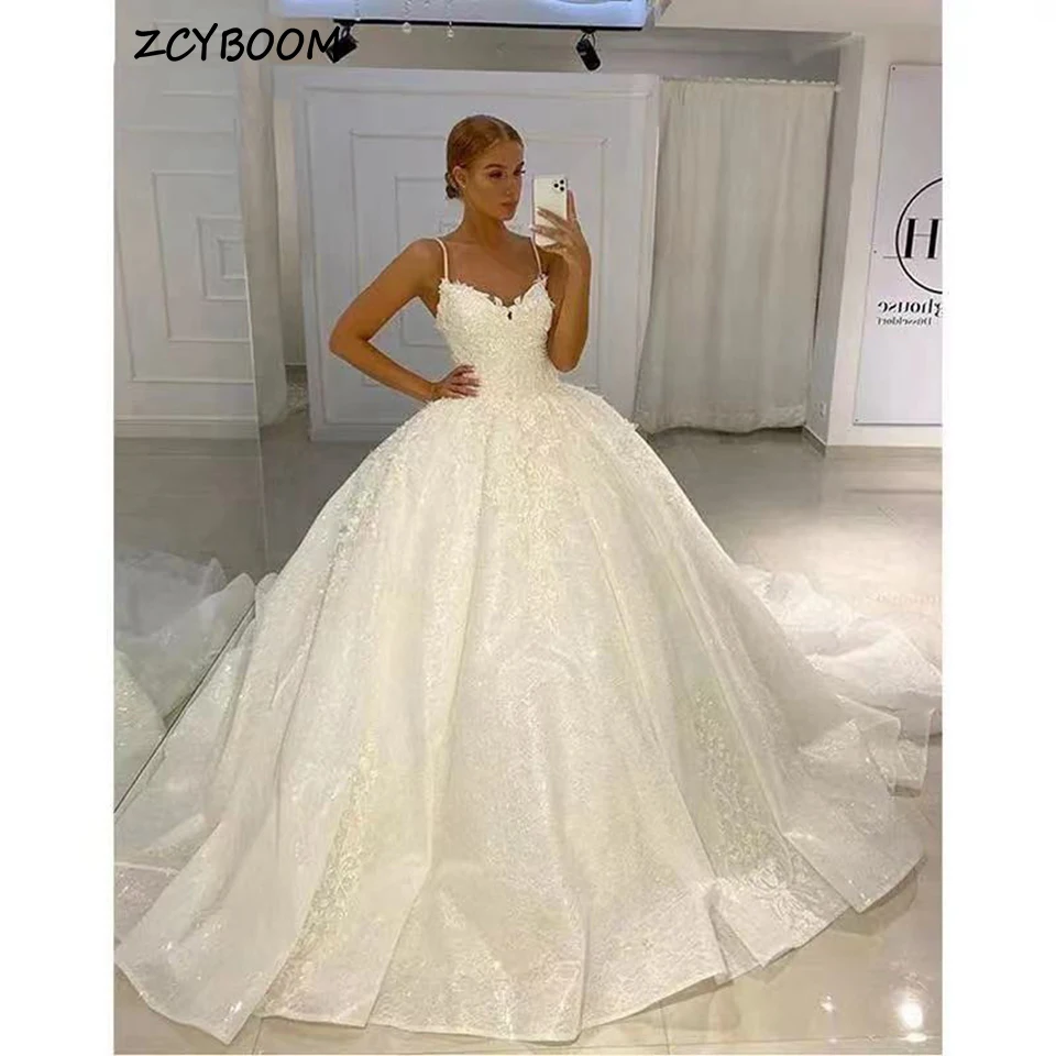 

Luxury V-Neck Spaghetti Strap Appliques Sleeveless Wedding Dress 2023 Ball Gown Floor Length Sweep Train Lace Up Bridal Gown