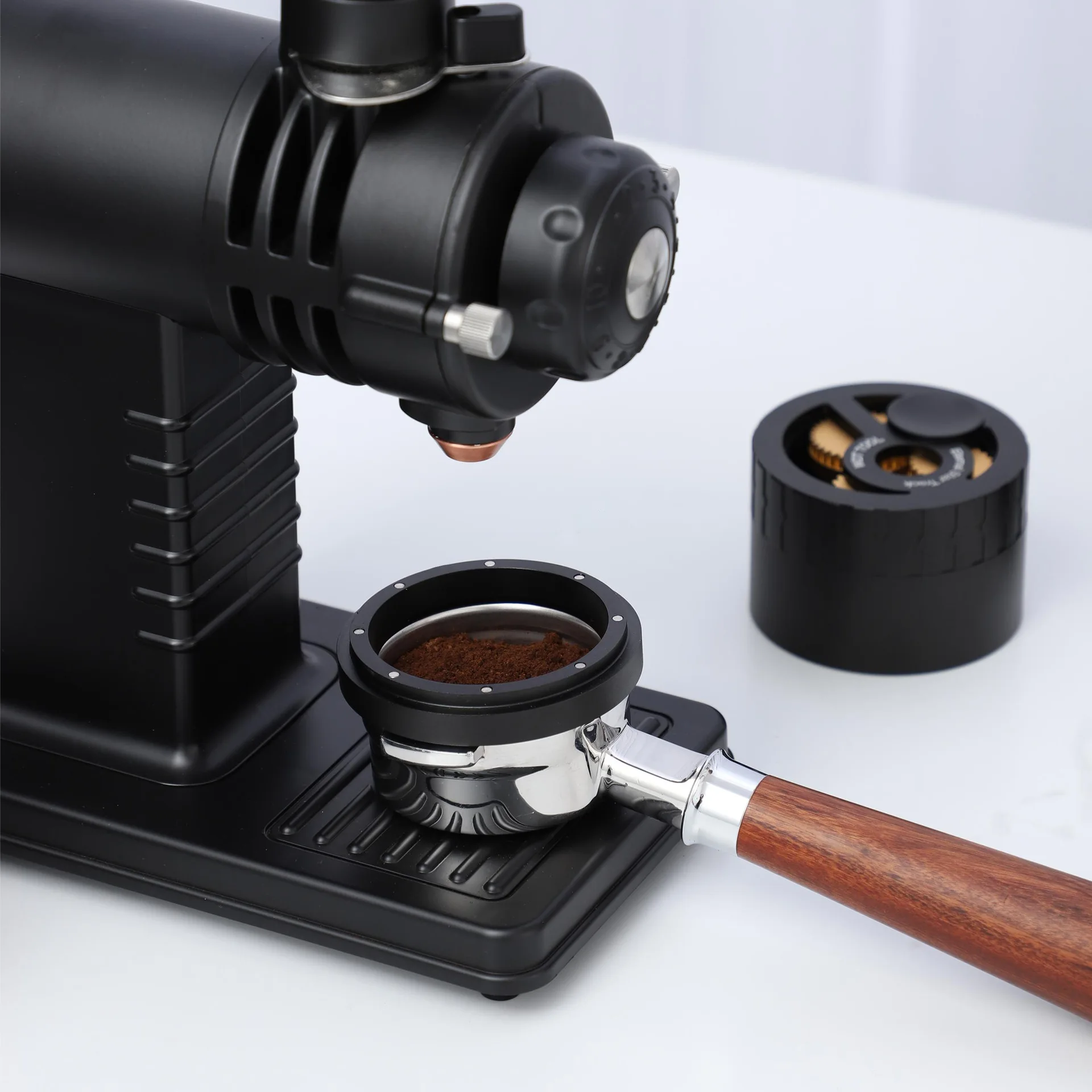 Three stage design with magnetic suction powder ring Italian coffee powder dispenser interstellar needle powder dispenser