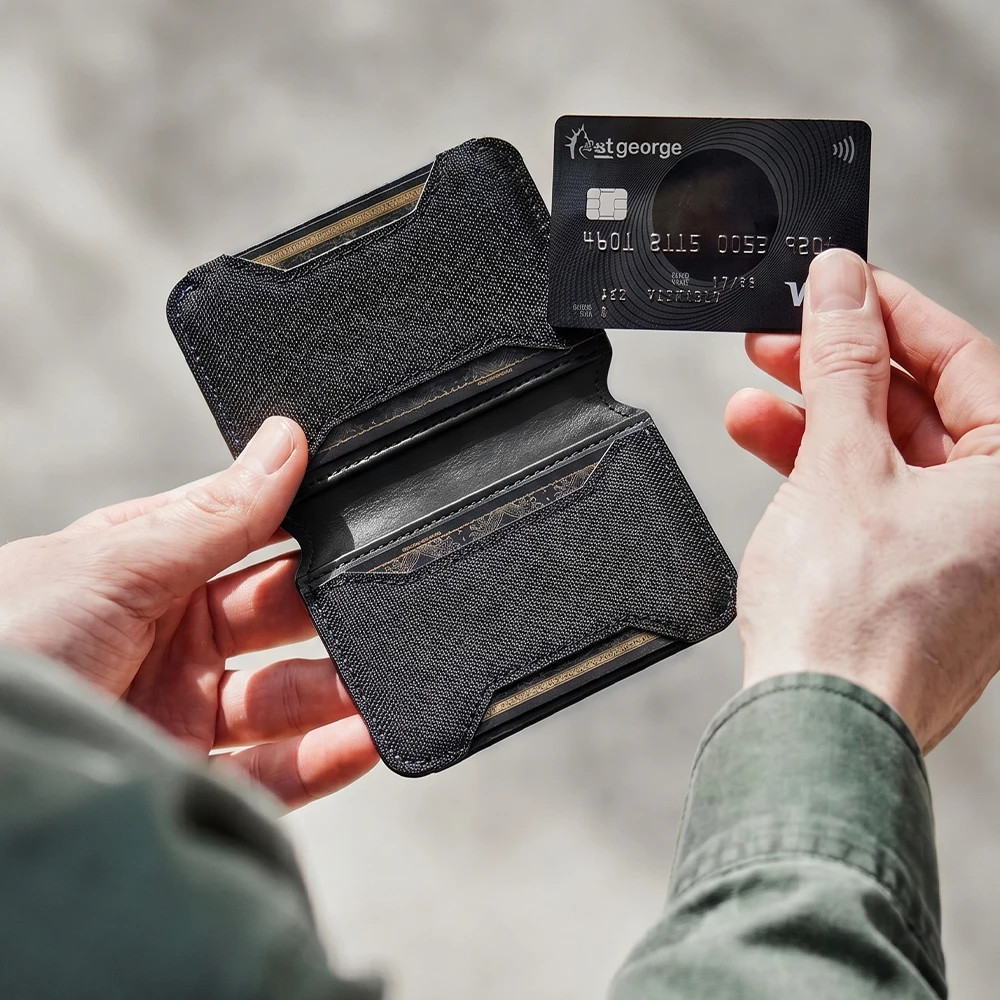 Schlanker Kartenhalter aus Leder Kleine Vordertaschen-Geldbörse mit Magnetverschluss RFID-Blockierung Minimalistisches Kartenetui – Detail 5