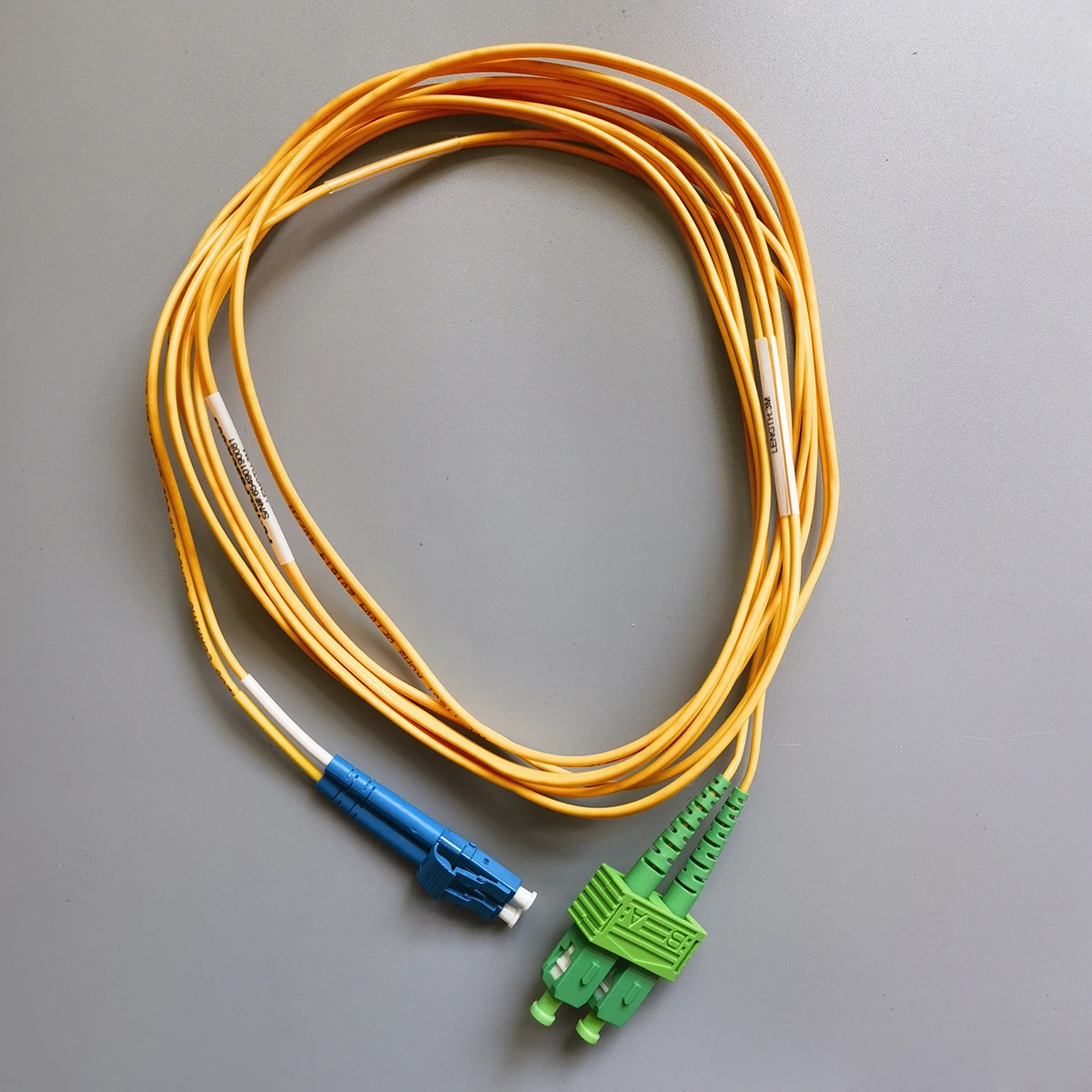 Kabel Patch serat optik LC/UPC-SC/APC 2.0mm FTTH, kabel Patch konverter inti ganda Mode tunggal 12/15/20M kabel serat optik