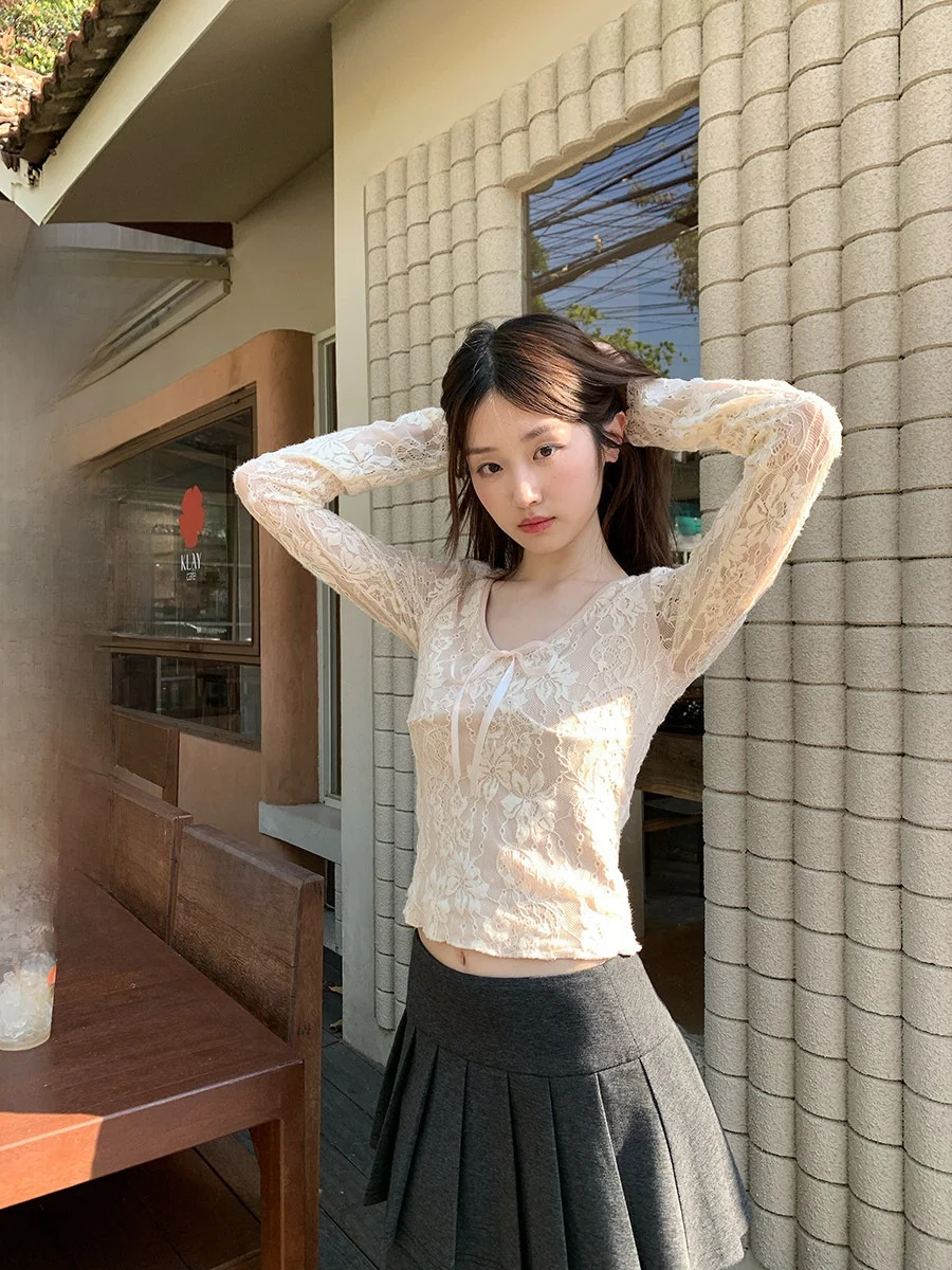 

Sinbounboun Lace Embroidery V-Neck T-Shirt Long Sleeve Knot Design Women's Fashion Spring 2026 Layering Top