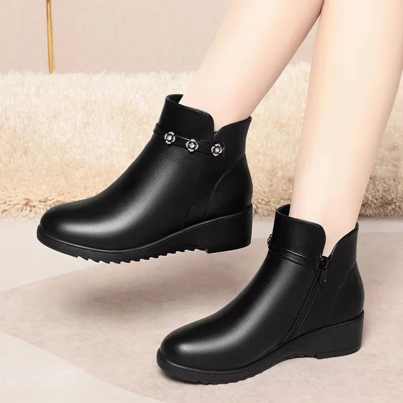 

4.5cm Comfortable Thick Bottom Platform Wedges Shoes Winter 2024 Women's Soft Leather Warm Plush Ankle Snow Boots for Mom