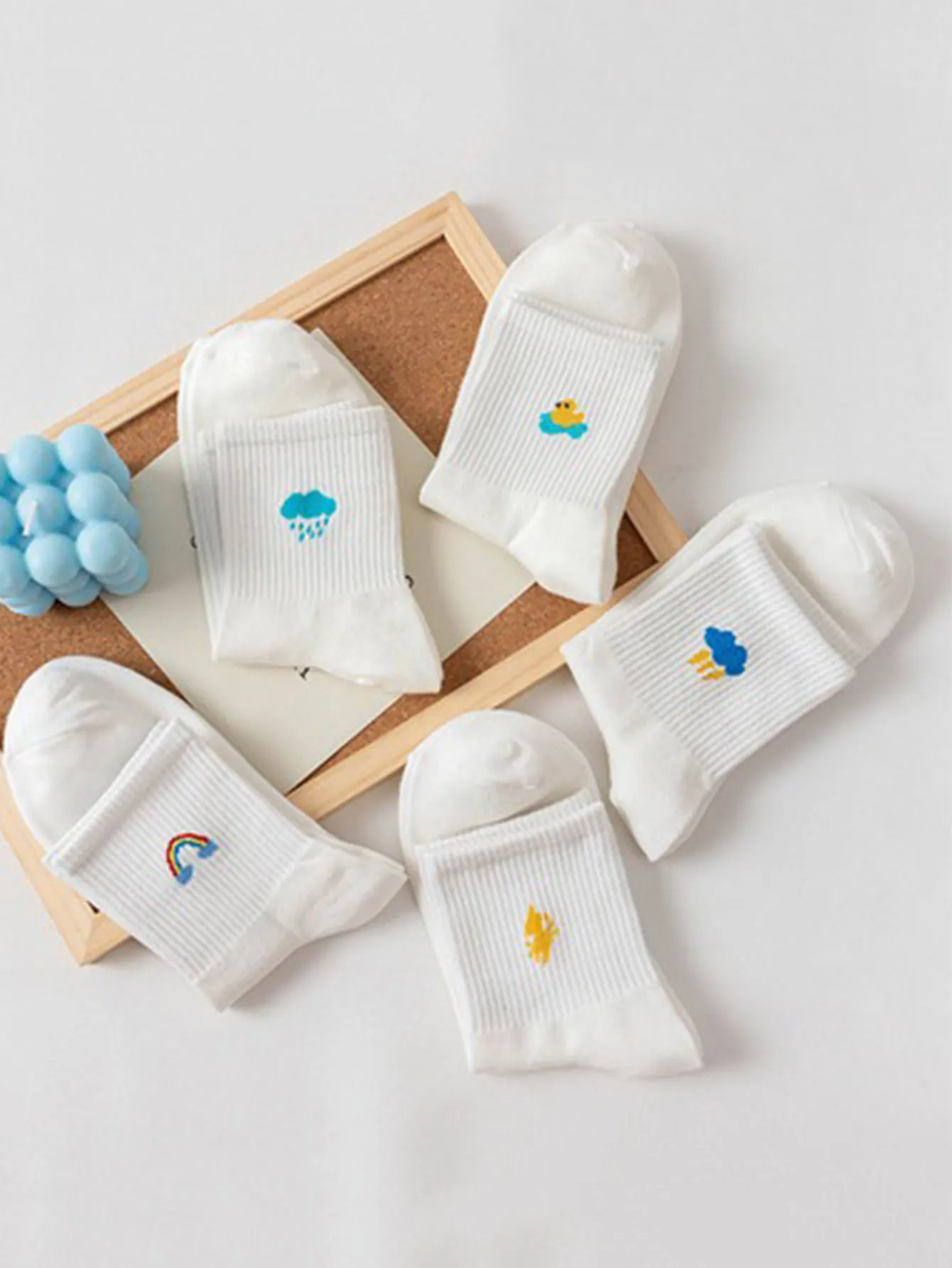 5 Pairs Of Women's Spring And Autumn White Cartoon Weather Socks, Fun and Casua