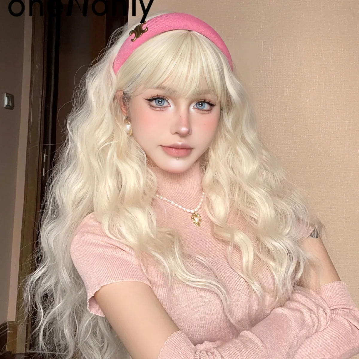 

Wig long curly hair female Japanese and Korean girl group white hair color white gold Qi bangs chemical fiber hair cute dress