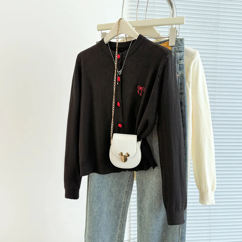 เสื้อสเวตเตอร์ถักผู้หญิง คาร์ดิแกน แขนยาว คอทรงโอ สีดำ ปักลาย เสื้อสเวตเตอร์ถัก คาร์ดิแกน เสื้อผู้หญิง ท็อปส์ เสื้อสเวตเตอร์ผู้หญิง Q928