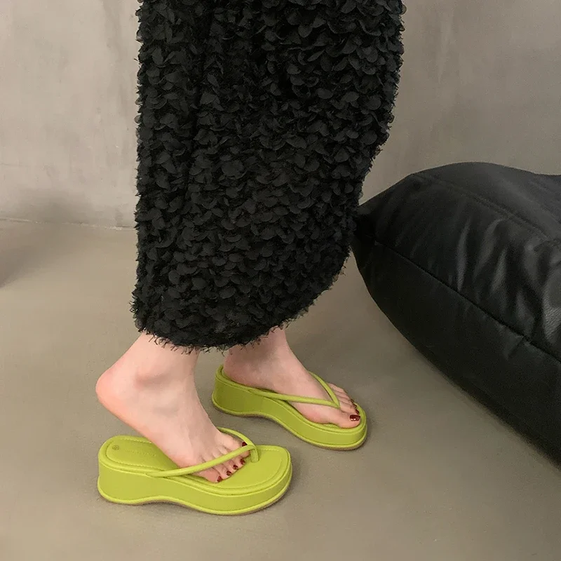 Letnie platformy damskie kapcie moda eleganckie grube dno slajdy buty damskie dorywczo kliny obcas Sandalias Flip Flop
