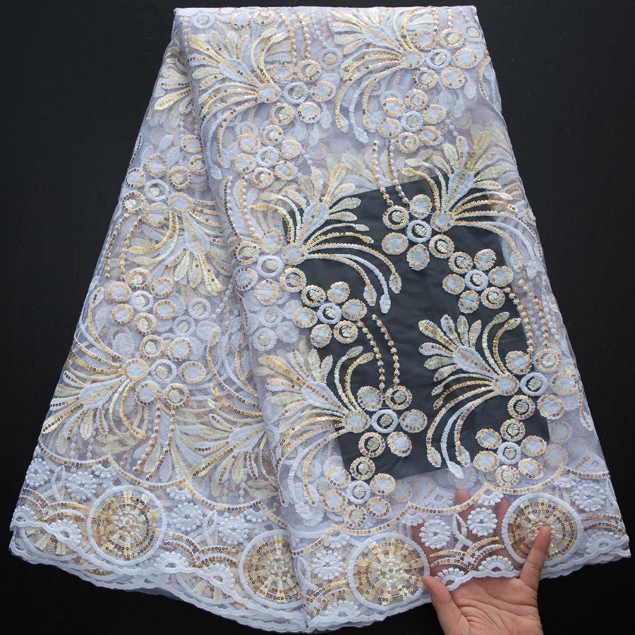 Luxuriöser französischer Mesh-Spitzenstoff – Blumenstickerei in Gold und Elfenbein auf transparentem Netz, Material für Couture-Braut- und Abendkleider S4501