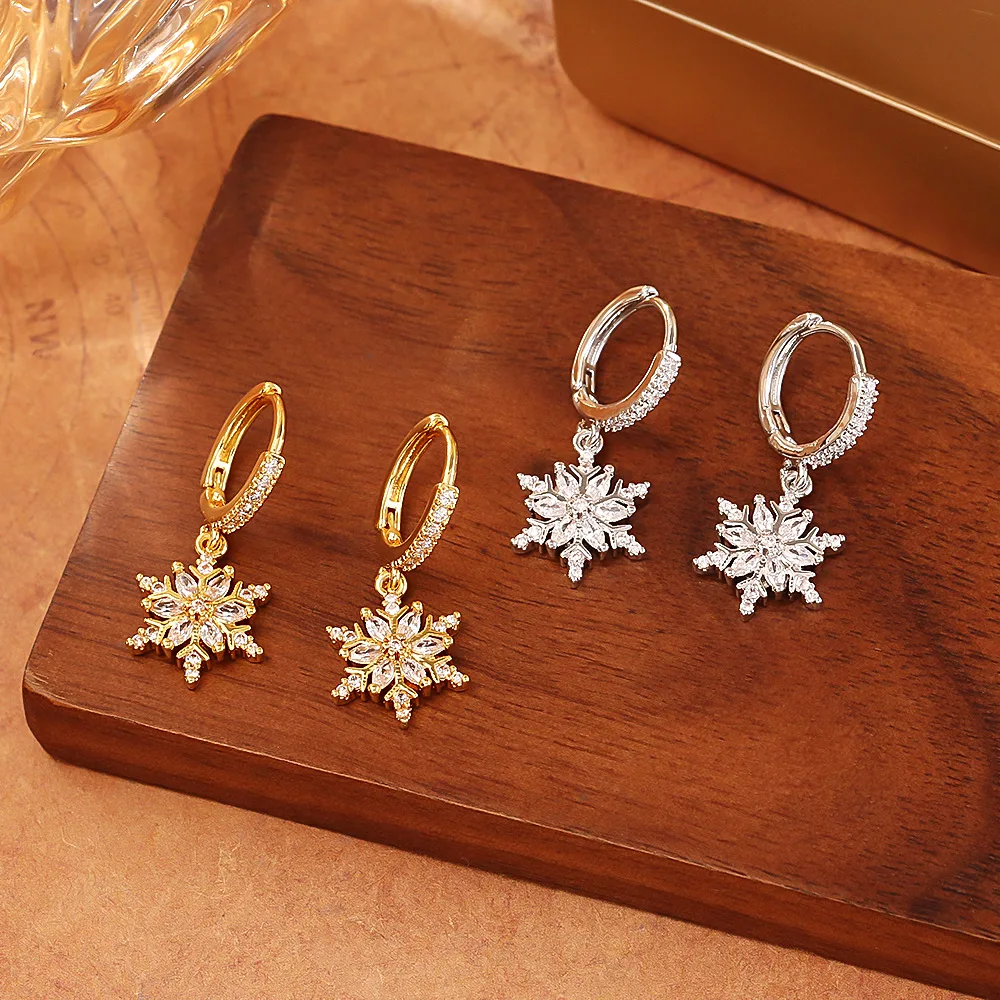 

Super flash zircon exquisite snowflake earrings high-end fashion temperament versatile earrings niche design elegant earrings