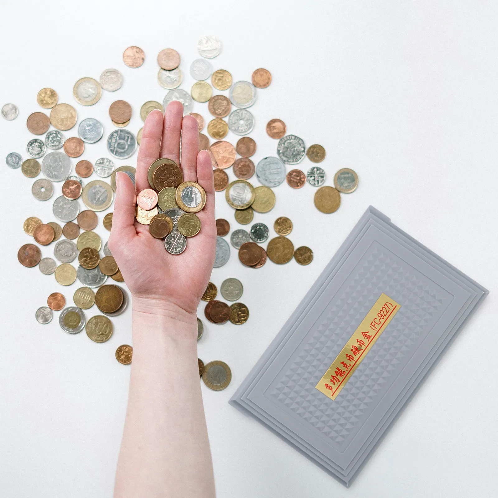 

Sturdy Coin Storage Box with Multiple Compartments Wear-Resistant Daily Use Coin Case for Cashiers Pedlars Multi-Grid Plastic