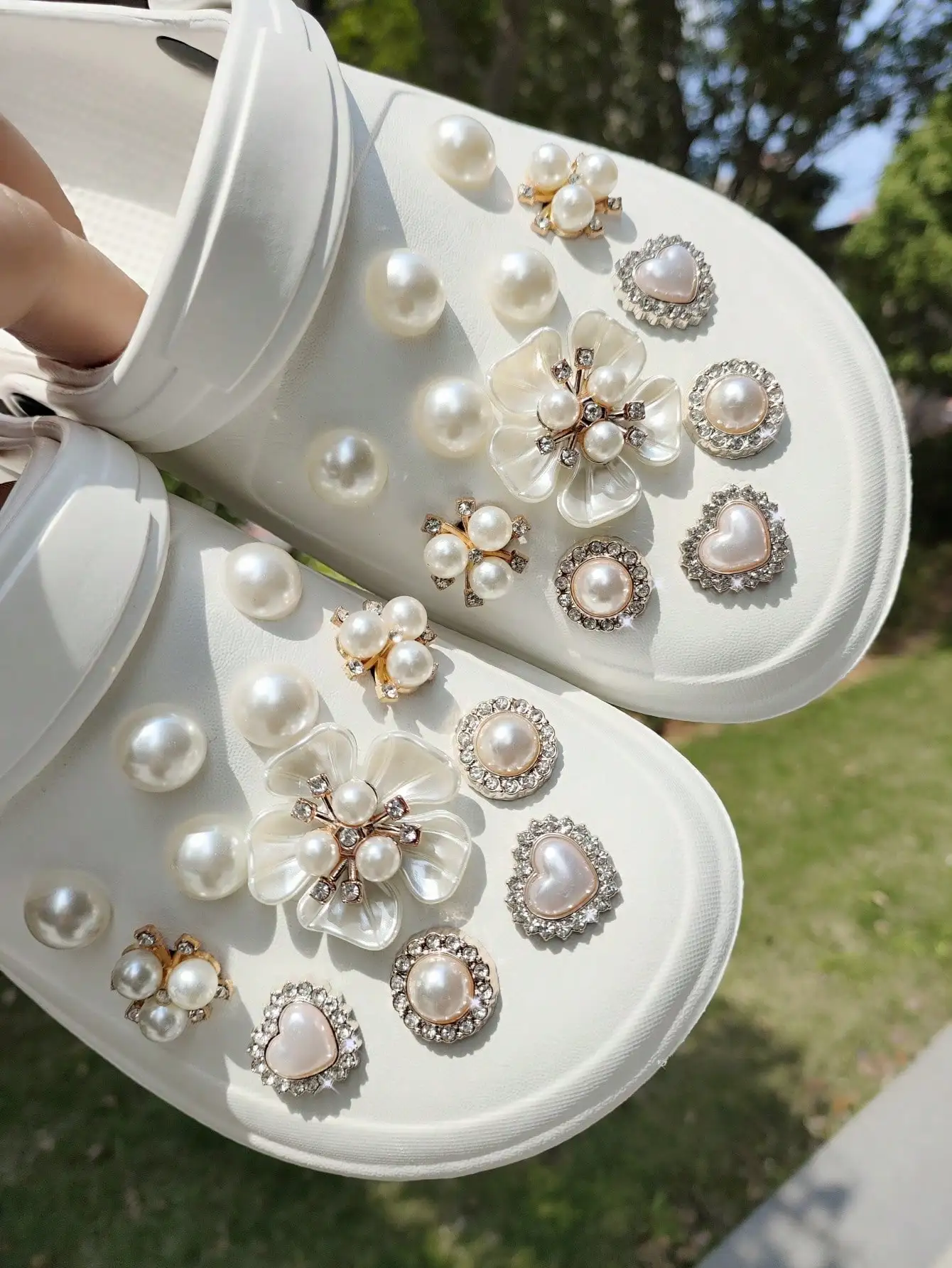 24pcs Dismountable White Camellia Imitated Pearl & Rhinestone Heart Shaped Garden Shoe Decorations Charm