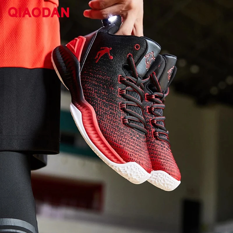

QIAODAN модные баскетбольные кроссовки для мужчин, новинка зимы 2025 года, студенческая повседневная дышащая амортизирующая противоскользящая спортивная обувь XM1580103