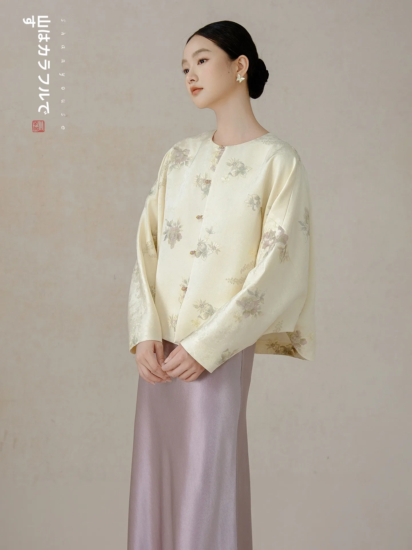 

Ele Embroidered Long Sve New Chinese Sle National Faion Outerwear an ge Yun Tang 2025 Autumn Collection