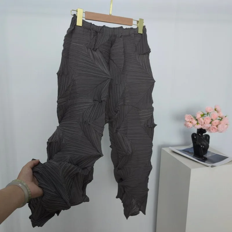 

Miyake Diamond Pleated Original Capri Pants Plisse Women 2026 Summer New Solid Color Personality Versatile Casual Long Pants