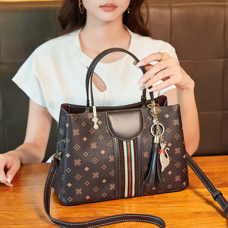 

Original Textured Leather Handbag For Women Luxury Designer Crossbody Large Capacity Diaper Bag Elegant Commuter Stylish Tote