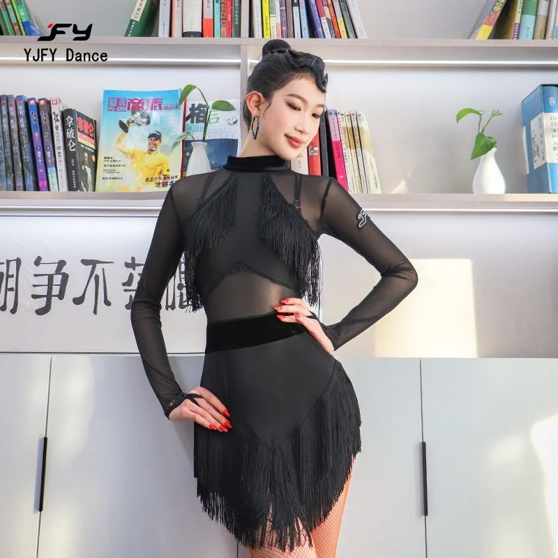 ชุดเต้นรำละติน, กระโปรงแบบชิ้นเดียว, ชุดฝึกซ้อมสำหรับผู้ใหญ่, ชุดมาตรฐานสากล, ชุดนักเรียน