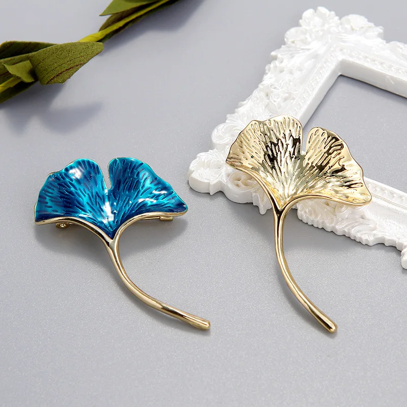 Creative Ginkgo Leaf brooch for Women Korean Fashion Simple Pin Personalized Luxury Design Metal Brooch Jewelry Gifts