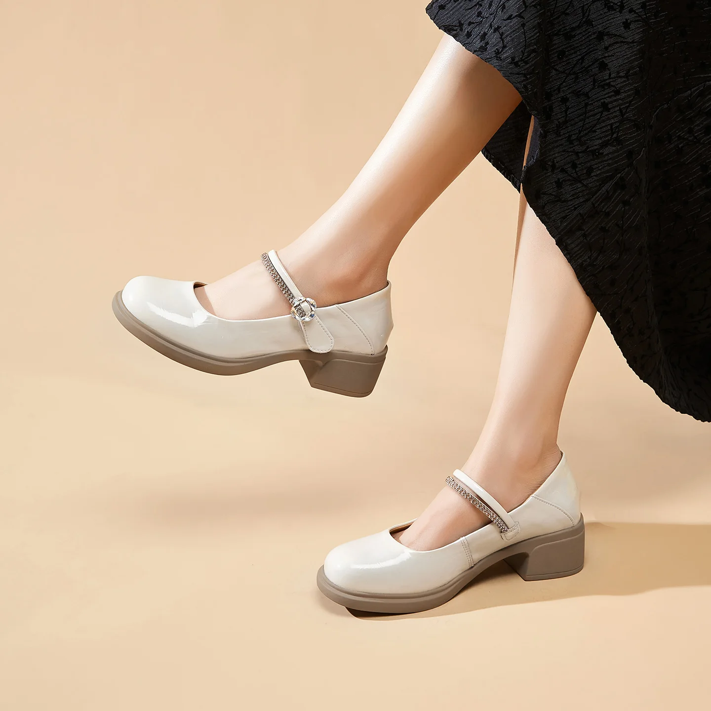 New Patent Leather Rhinestone Mary Jane Shoes for Women, Black Square-Toe Chunky Heel with Buckle Strap, Shallow Slip-On Shoes, Soft Sole, Non-Slip, Versatile for Commuting, Jk Shoes, Suitable for Daily Wear, Comfortable for Long Standing, Fashionable Women's Shoes