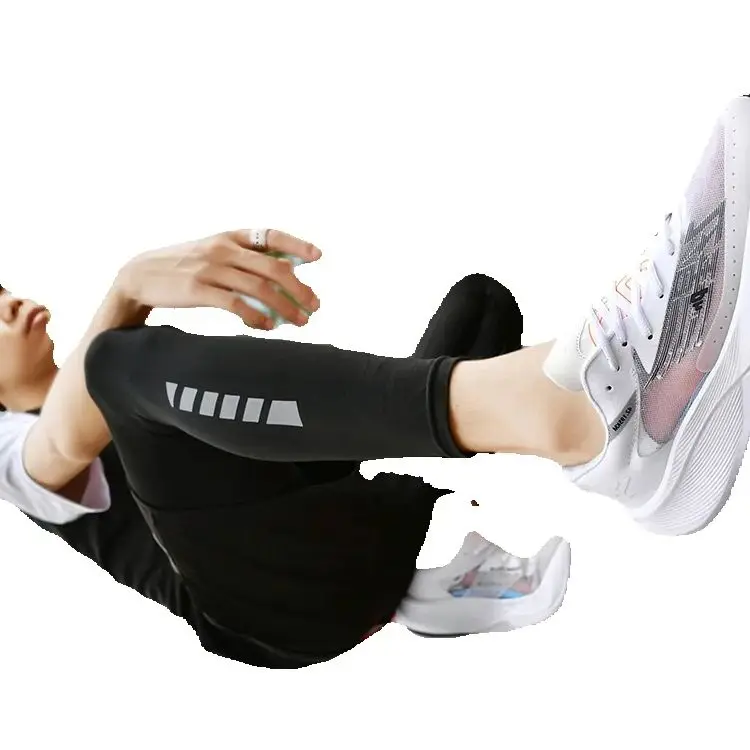 

Professional 2025 Hot Men's Fashion Sneakers Breathable Mesh Low Top Running Shoes Wear-resistant and Shock-resistant