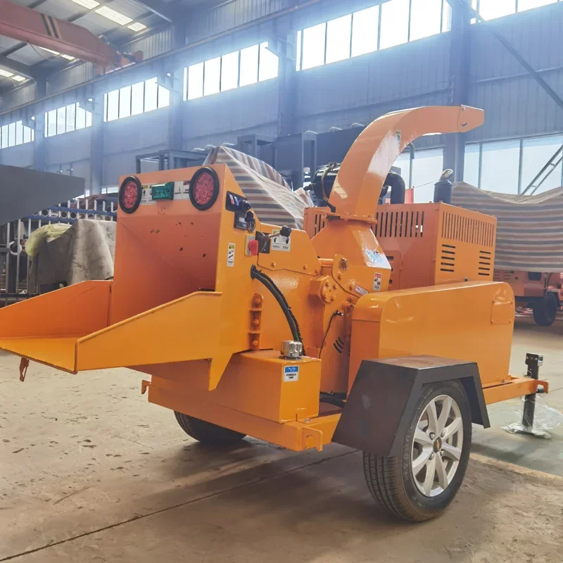 Wood shredder Mobile Engine  wood chipper shredder Tree crusher branches Wood chipper machine