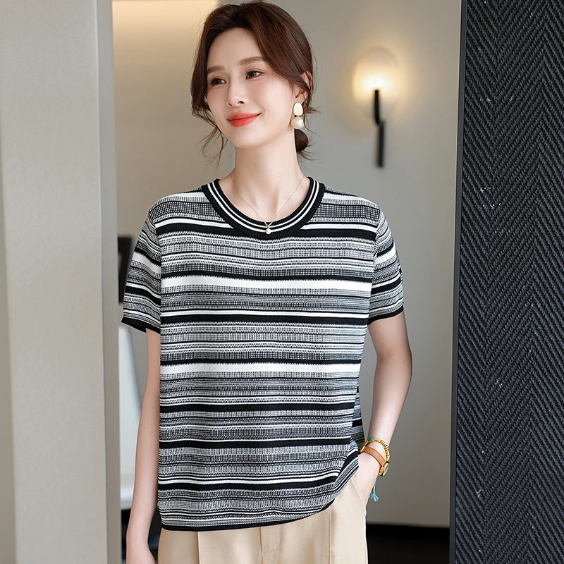 

Модный летний комплект одежды: полосатый вязаный топ из ледяного шелка свободного кроя для женщин среднего и старшего возраста, удобный, дышащий, из двух предметов.