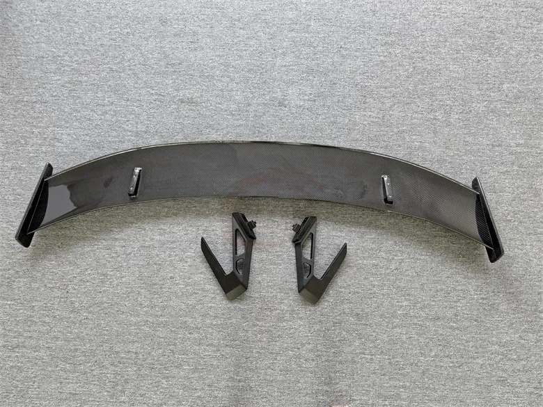 Verbesserte VersionPerformance Style Heckspoilerflügel aus trockener Kohlefaser für R8 Heckspoiler