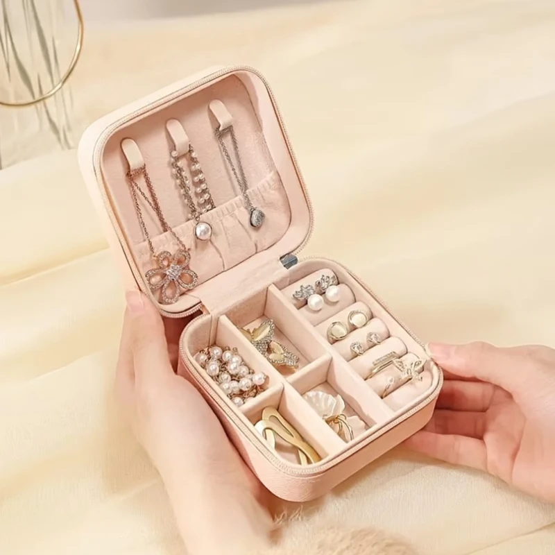 Modern Jewelry Organizer Box in PU Leather with Zipper Top And Soft Fabric - Multi-Compartment Storage Suitable for Necklaces
