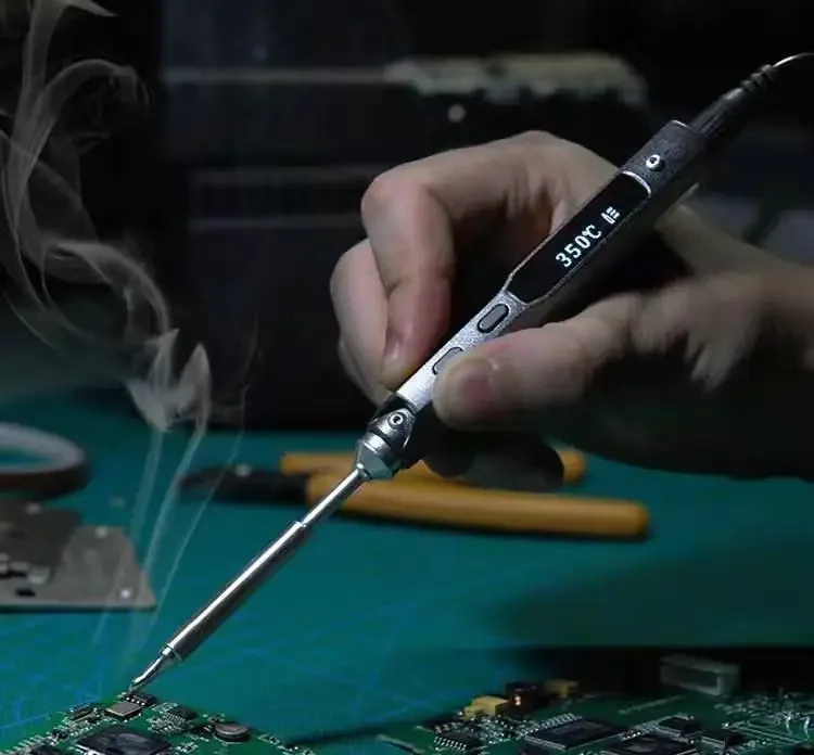 Hot Selling Mini Portable 65W Programmable Digital LCD TS100 Electric Soldering Iron