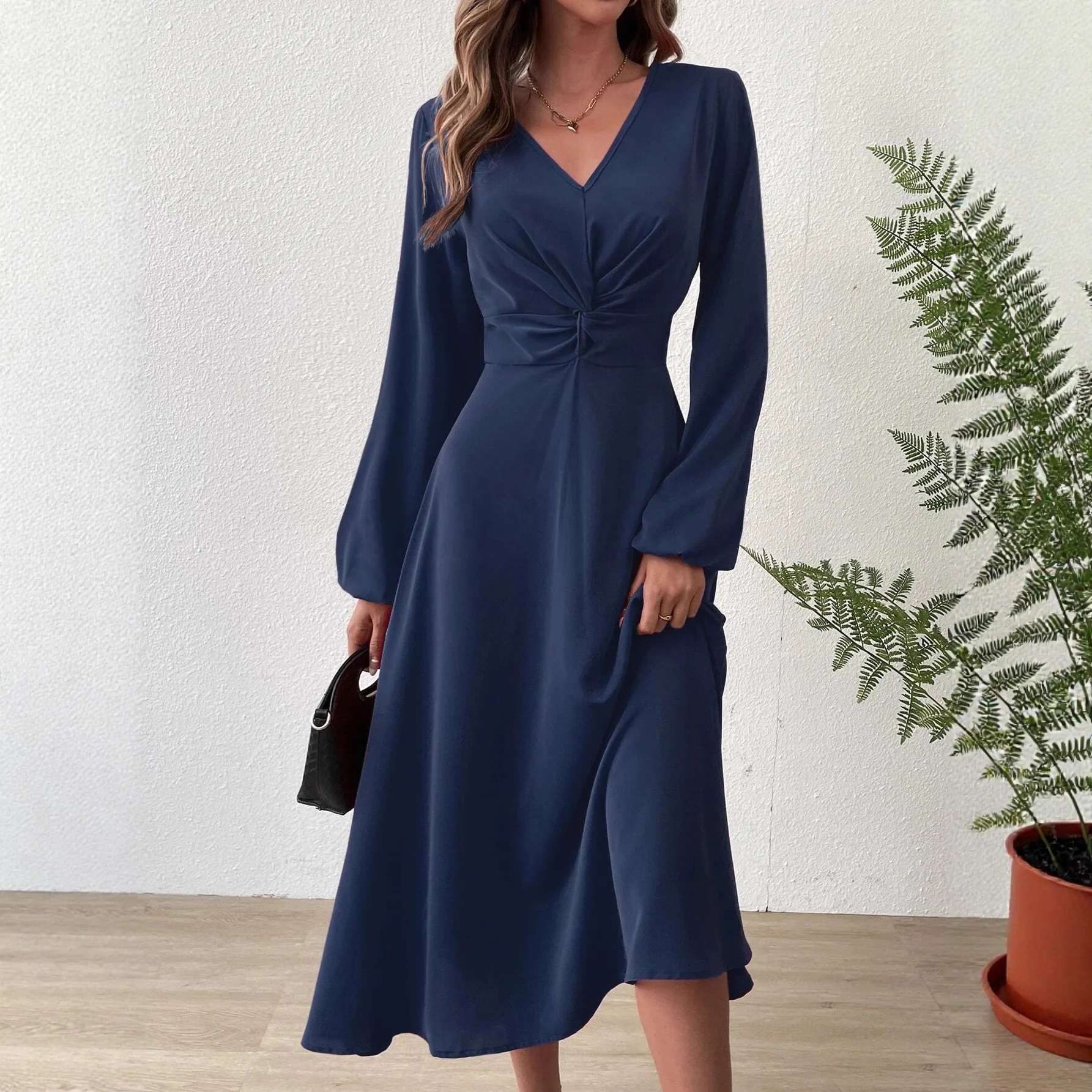 

Женское платье на весну-лето с V-образным вырезом, длинными рукавами-фонариками и бахромой, элегантное платье средней длины.