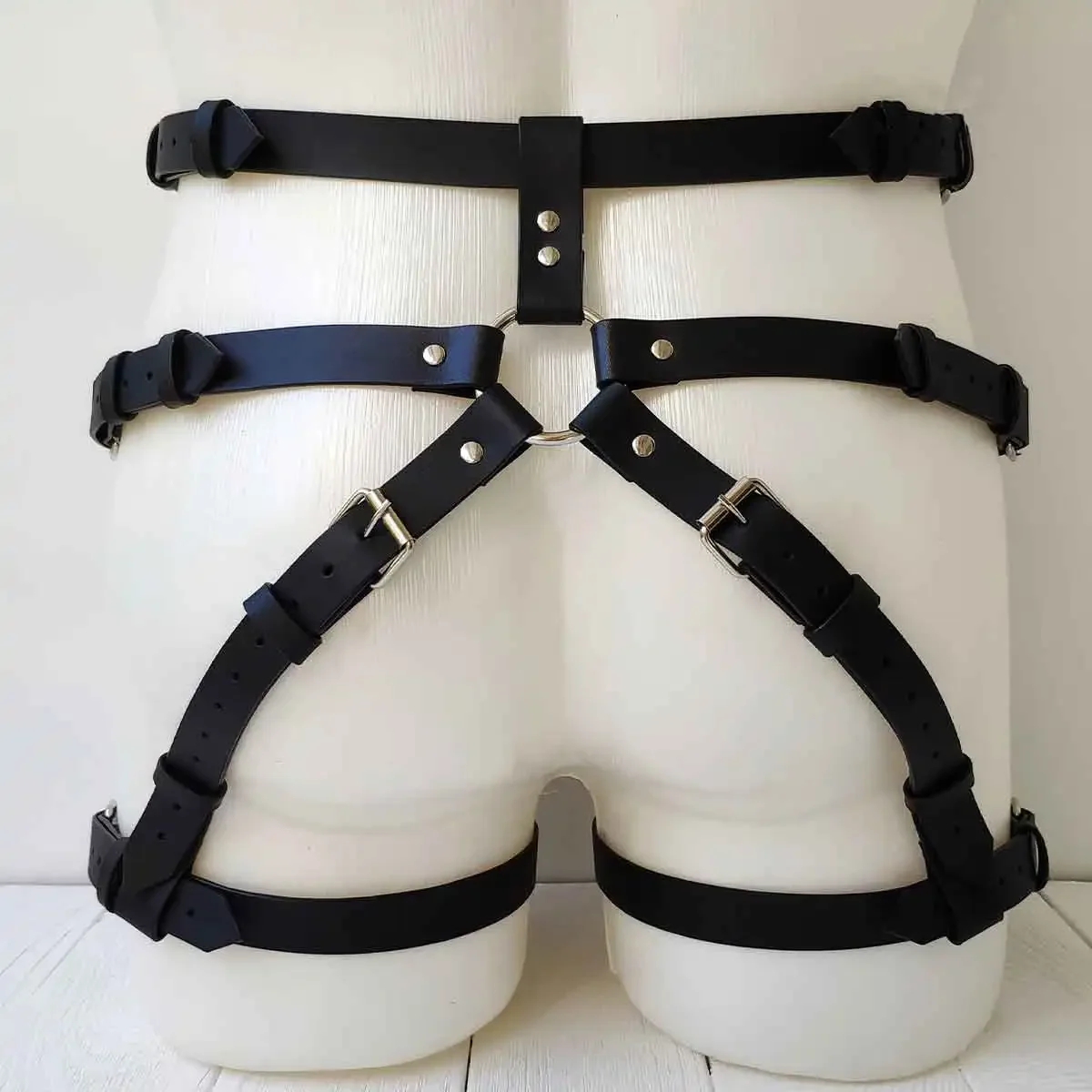 

Sexy Men's Body Leg Harness Belts Pu Leather Adjustable Punk Style Belt Bondage Gay Party Fetish Costume Eoxtic Accessorie