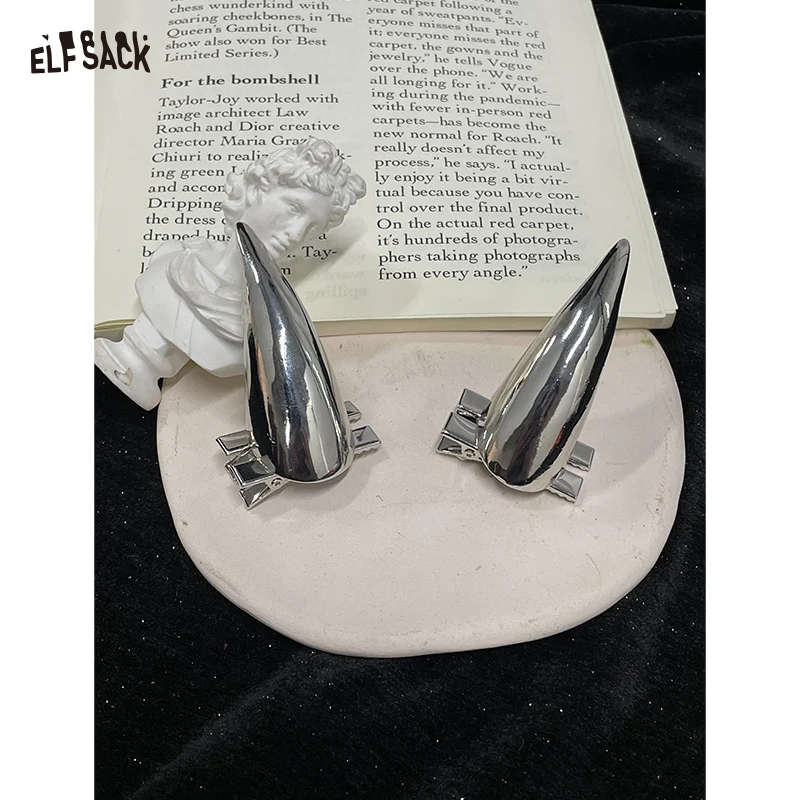 

ELFSACK 2025 Winter New Arrivals Halloween Silver Halloween Devil Horn Hair Clips For Woman
