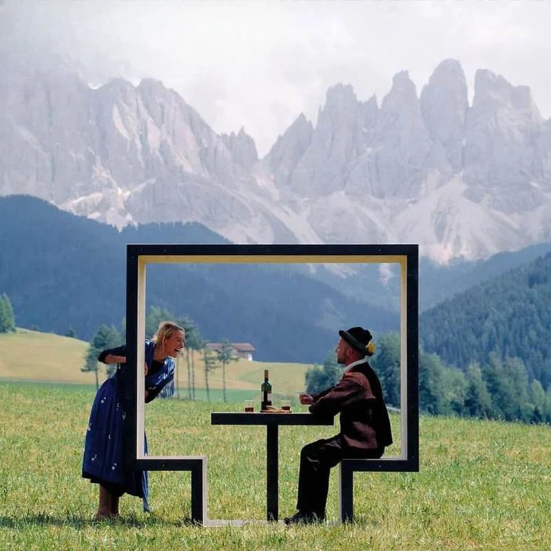 

Internet celebrity clock in outdoor scenic spot