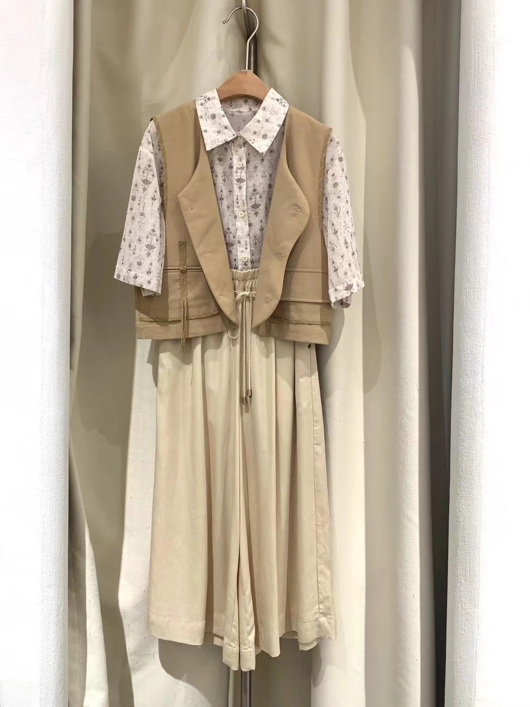 

Легкое летнее женское платье из ткани Cosite с цветочным принтом и отложным воротником, универсальный дизайн