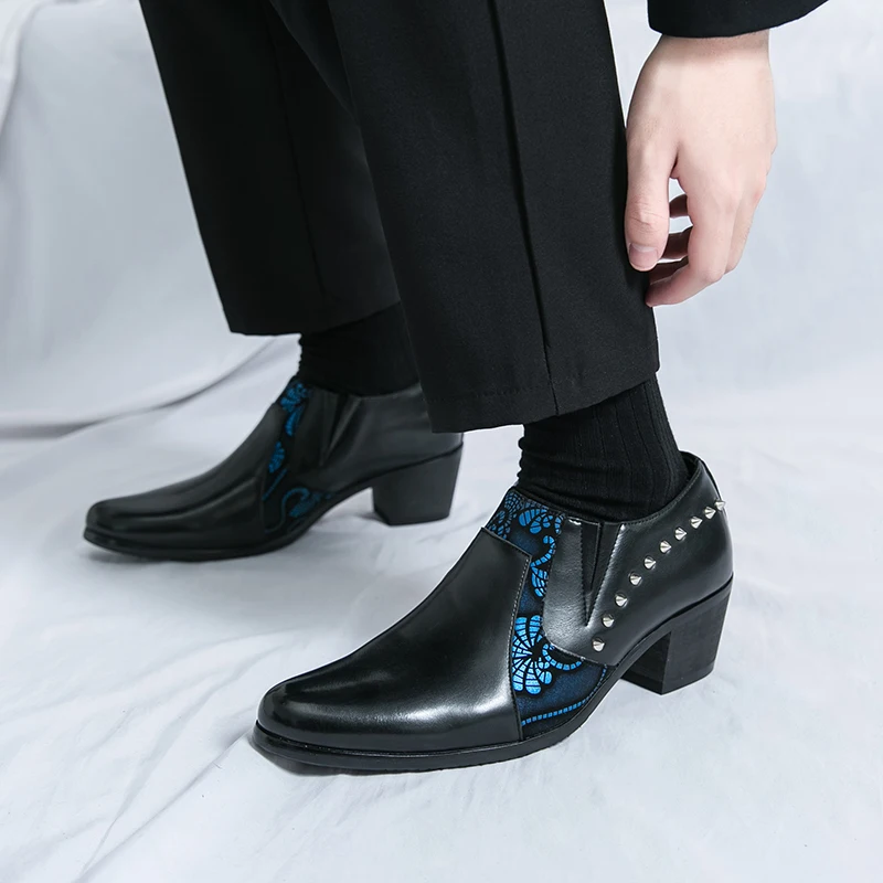 Europese en Amerikaanse hoge hakken Modetrends Klinknagels Kleurblokkering Persoonlijkheid Nachtoptredens en catwalkschoenen