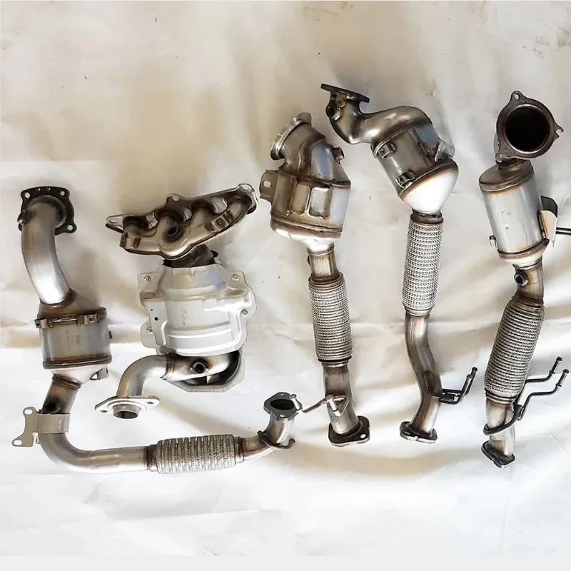 كفاءة المحرك الاحترافية للسيارة المعدنية ثلاثية الاتجاهات تناسب المباشر المحول الحفاز لـ Fo-rd Focus 1.0/Eco-Sport 1.0T