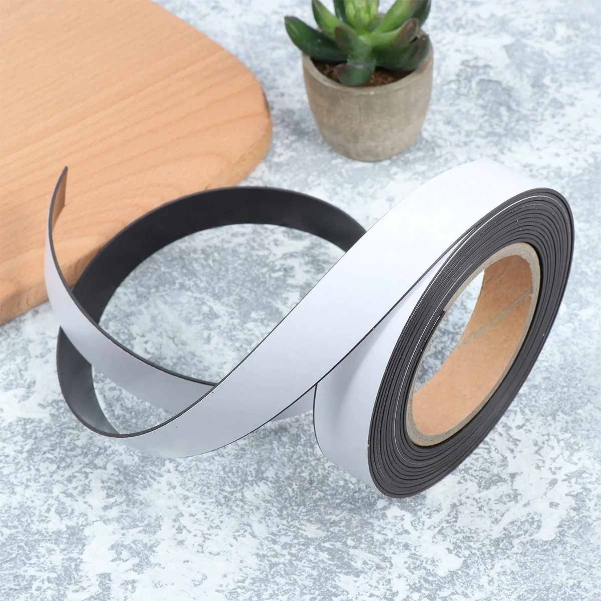 

5M Magnetic Tape Adhesive Flexible Rubber Strip For Photos Diy Crafts School Projects Fridge Magnets Whiteboard Decor 25X1.5Mm