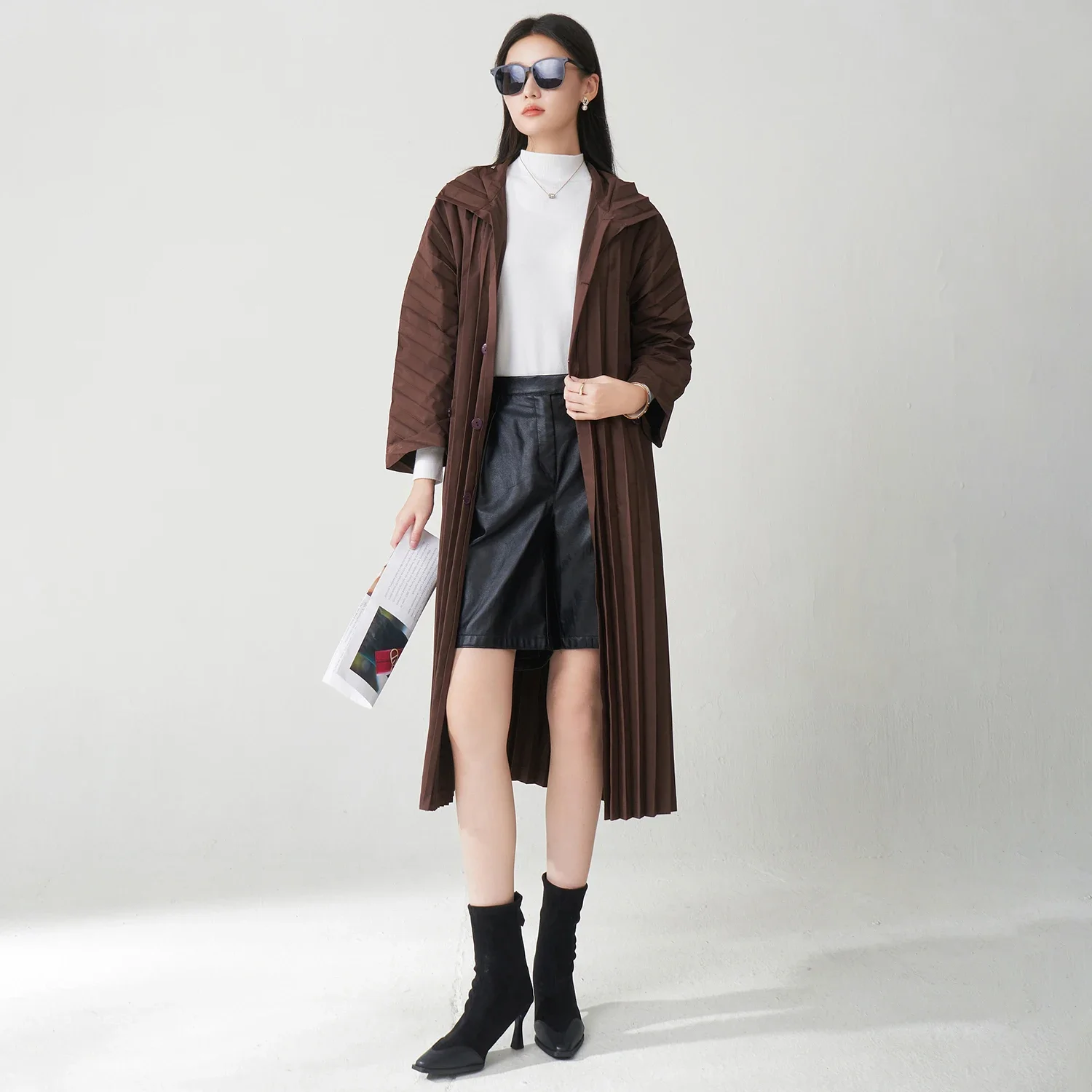 

2025 Autumn New Miyake Pleated Windbreaker Jacket Women Cardigan Temperament High Quality British Style Mid-Length Coat