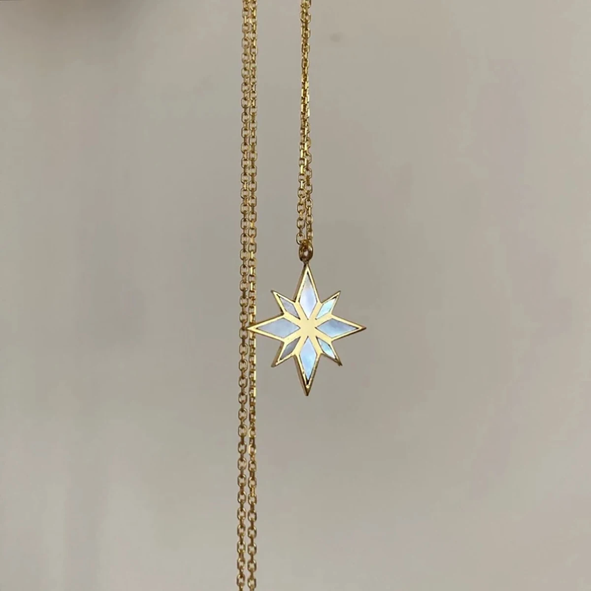 Stainless Steel Snowflake Pendant Necklace Shell Inlaid Exquisite Sweater Chain for Women Jewelry Gift Waterproof