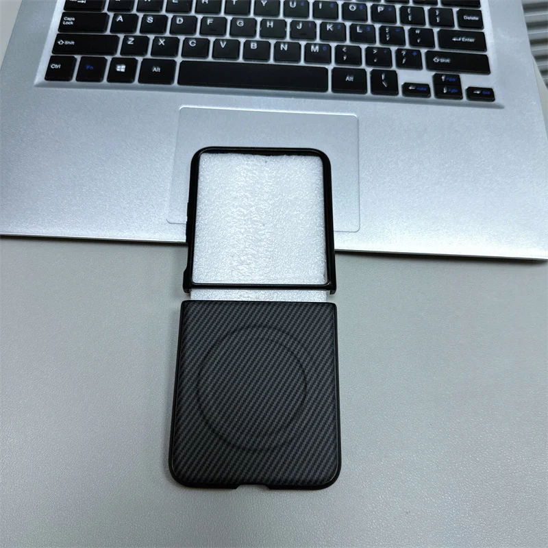 Case for Motorola Razr 60 Ultra 50 Ultra 2025 Razr+ 2024 60 Pro Magnetic Carbon Fiber Pattern Hard Mobile Phone Case Cover