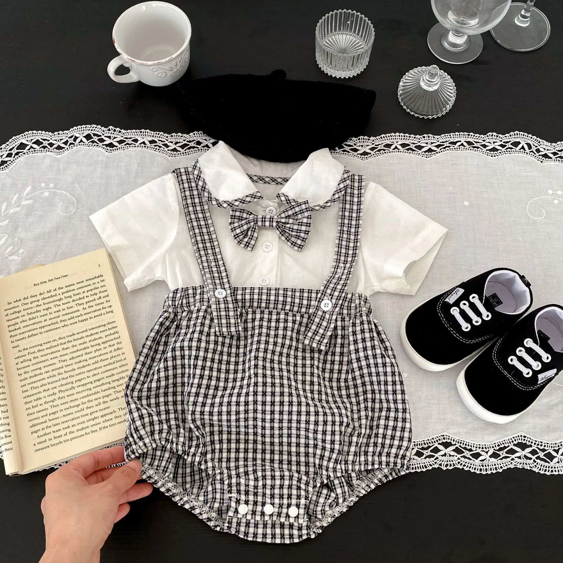 Summer Infant and Child Bodysuit 100% Cotton Versatile Doll Collar Collar Collar Plaid Fake Two Piece Triangle Romper Creeper