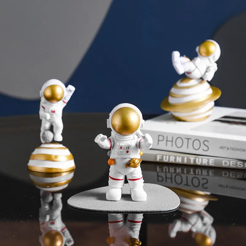 

1pc Resin Astronaut Figure Statue Figurine Spaceman Sculpture Educational Toys Desktop Home Decoration Astronaut Model Kids Gift