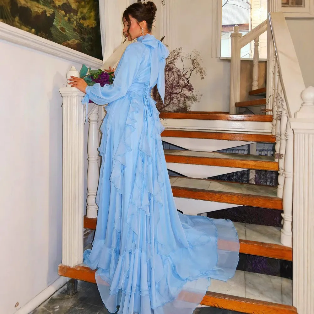 Elegancka suknia wieczorowa do ziemi, formalna sukienka na przyjęcie, pełne zakrycie, długa sylwetka, na wesele, galę, bankiet, na specjalne okazje.