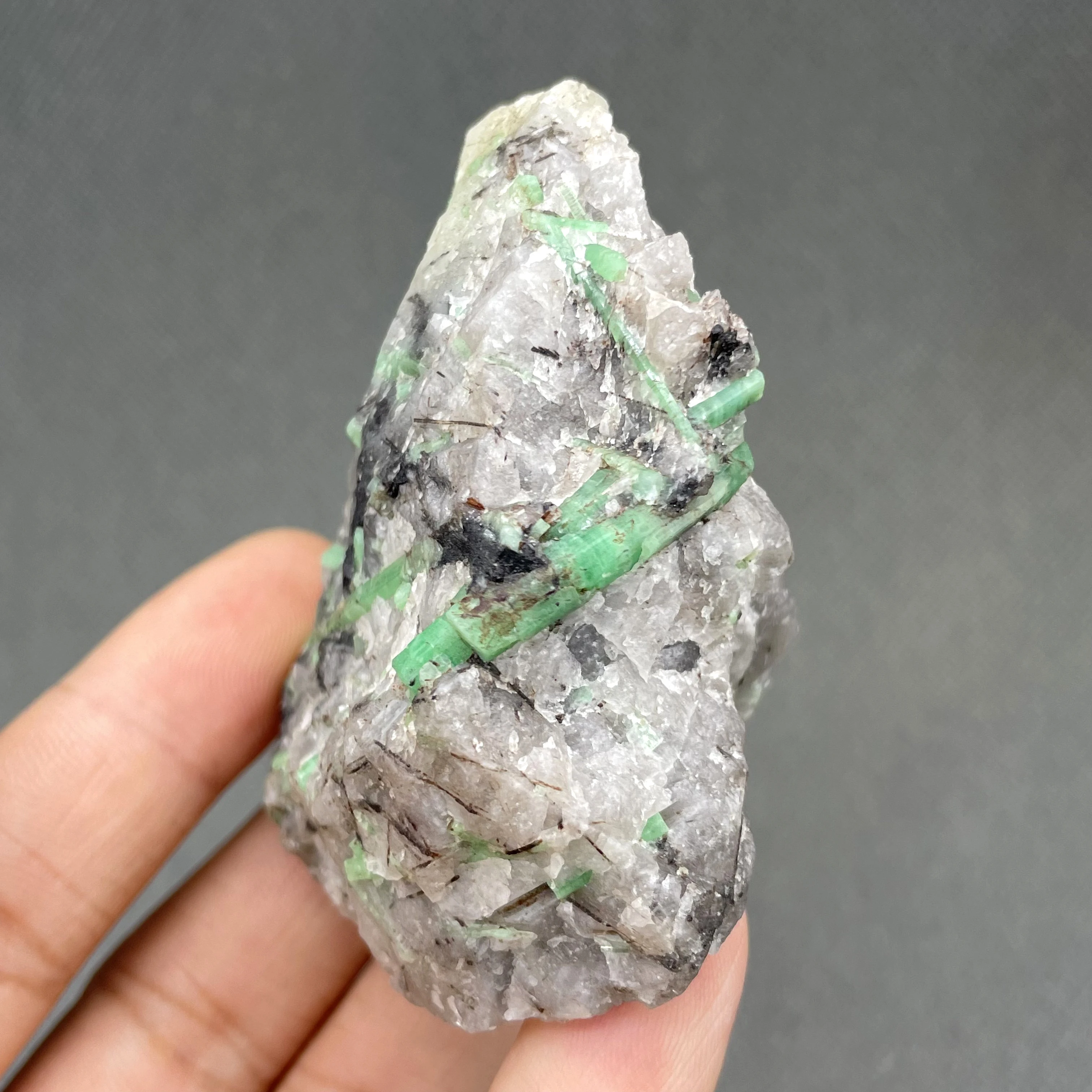 

Natural 118g emerald mineral crystal specimen healing quartz from China (crystals and stones Quartz crystal stones )