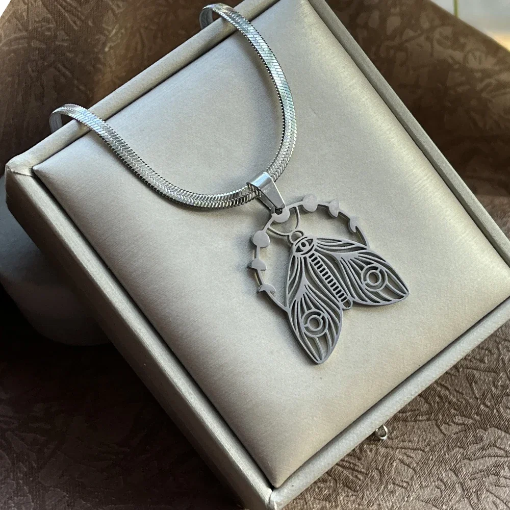 Cute Small Hollow Butterfly Pendant Necklace For Women Stainless Steel Blade Chain Necklaces Boho Jewelry Wedding Gift Collierle