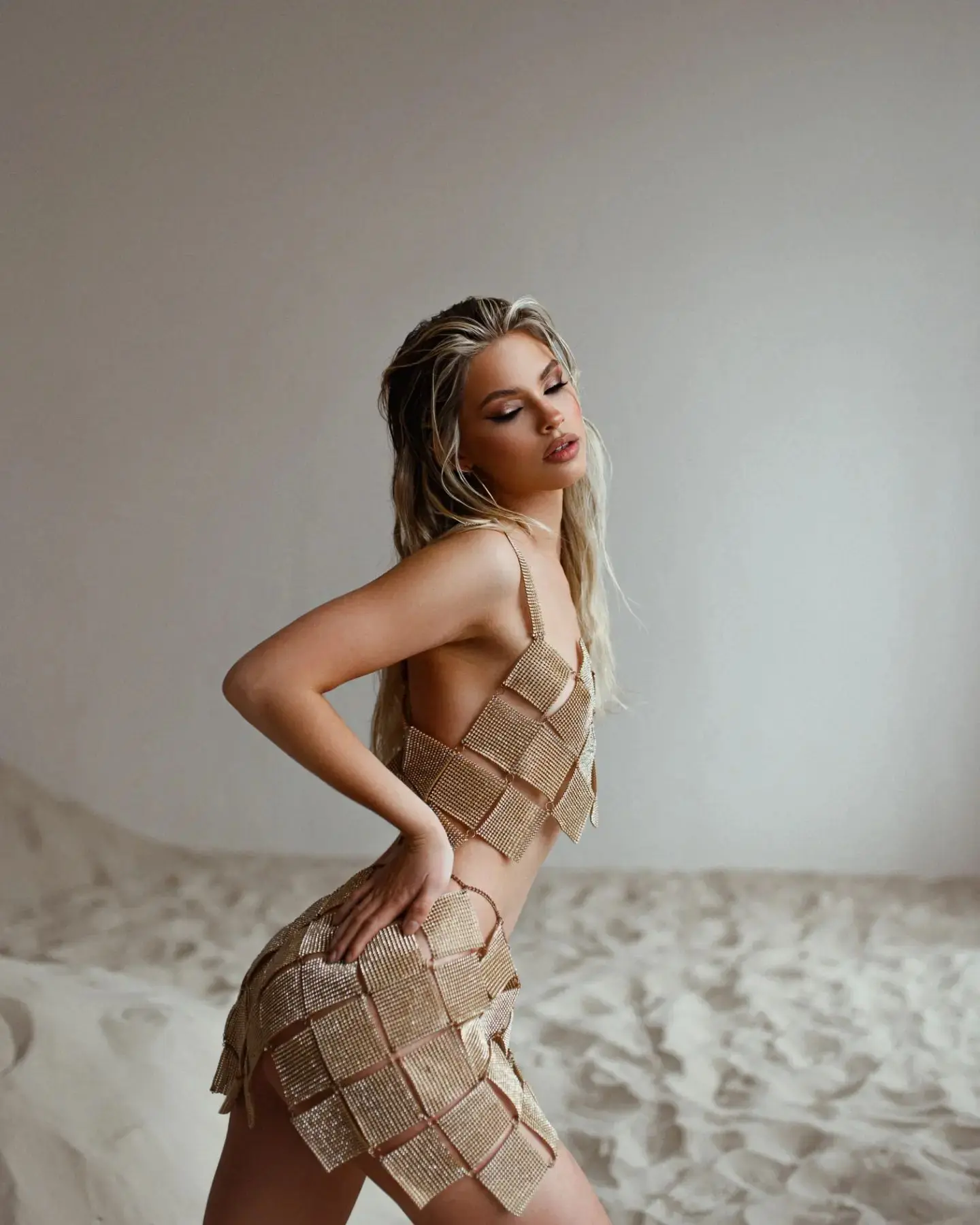 ชุดเดรสปักเพชรเต็มตัวสไตล์ยุโรปและอเมริกาสำหรับผู้หญิง ประดับด้วยเพชรและคริสตัล เหมาะสำหรับงานปาร์ตี้กลางคืน ชุดเดรสโลหะประดับคริสตัลสุดเซ็กซี่