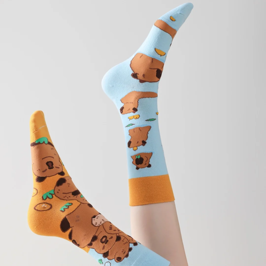 زوج واحد من الجوارب كابيبارا اللطيفة لمنتصف الساق، تصميم AB عصري، مثالي للجنسين على مدار العام.