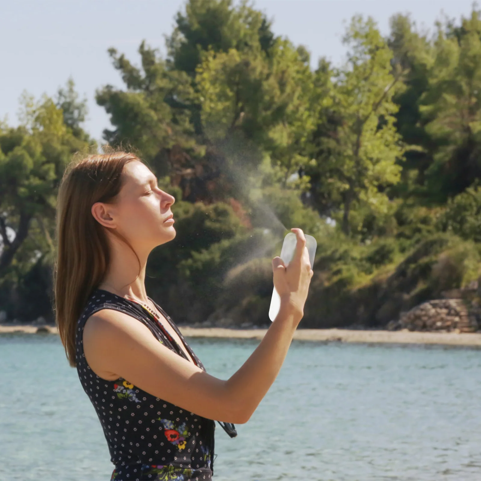 

Portable Nanometer Sprayer Rechargeable Face Cooling Mist Device for Pore Tightening and Skin Hydration Lightweight Design White