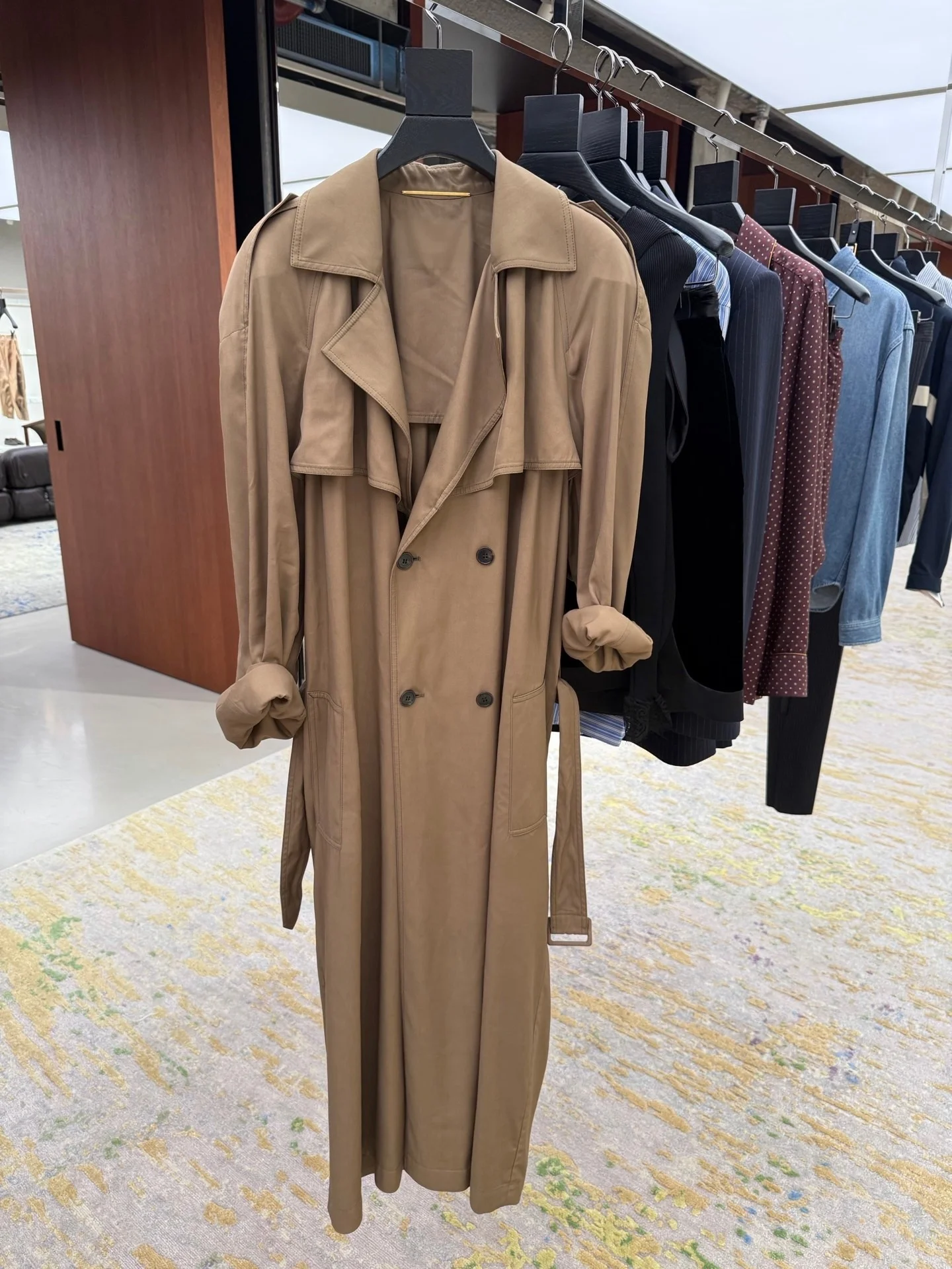 2026 Autumn Winter New Women's Long Windbreaker Jacket Belt Decoration Large Lapel Loose Fit Long Jacket High Quality Elegant